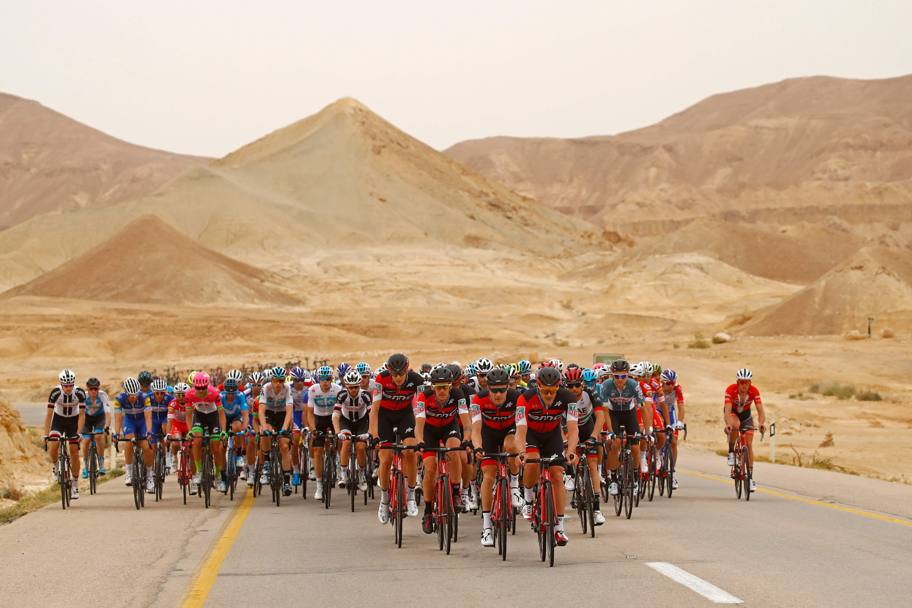 Il Giro d’Italia attraversa il deserto AFP